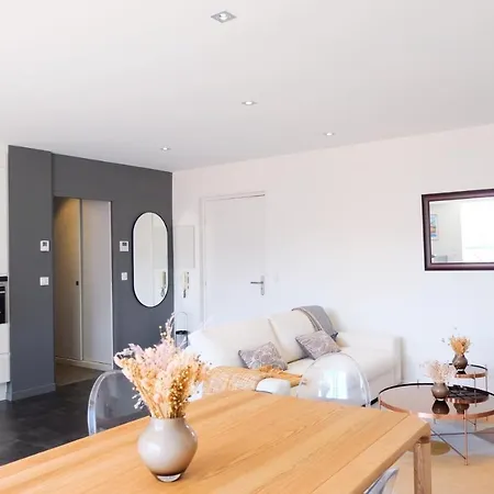 Magnifique Appartement, En Hyper Centre, Avec Terrasse Et Place De Parking *