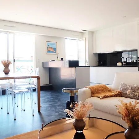Magnifique Appartement, En Hyper Centre, Avec Terrasse Et Place De Parking * Biarritz
