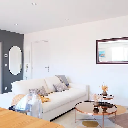 Magnifique Appartement, En Hyper Centre, Avec Terrasse Et Place De Parking