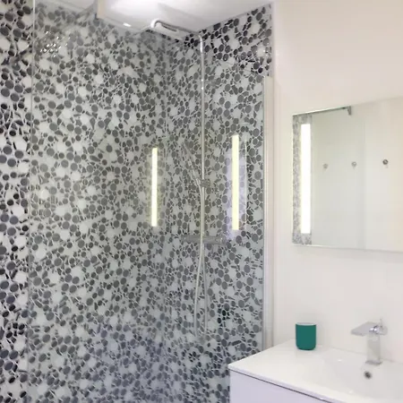 Magnifique Appartement, En Hyper Centre, Avec Terrasse Et Place De Parking Apartment